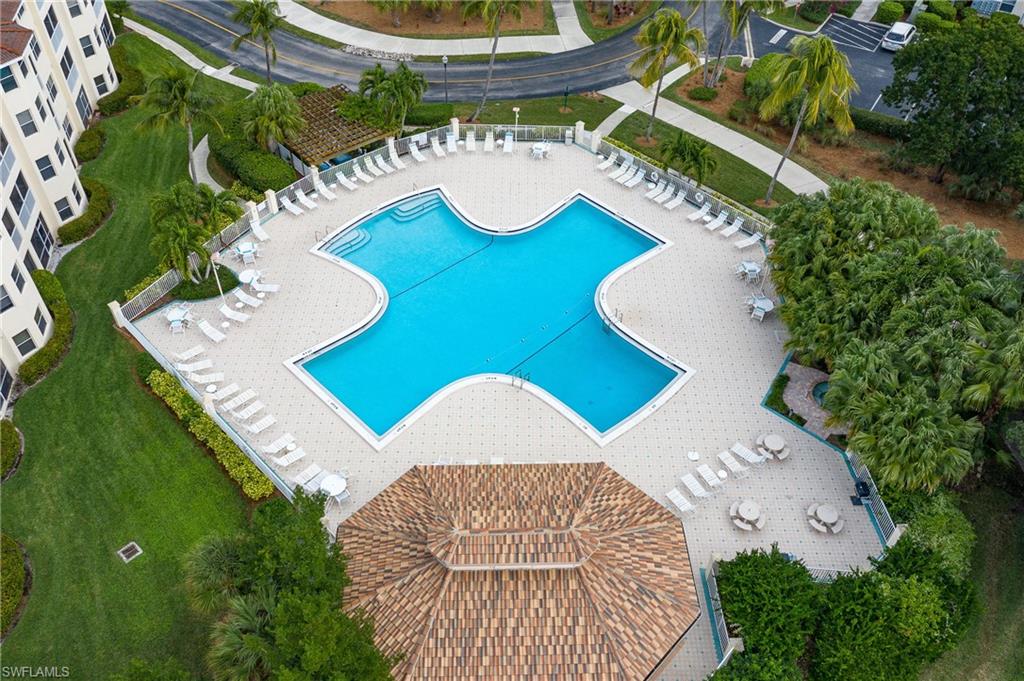 CLUBHOUSE VILLAS - Residential