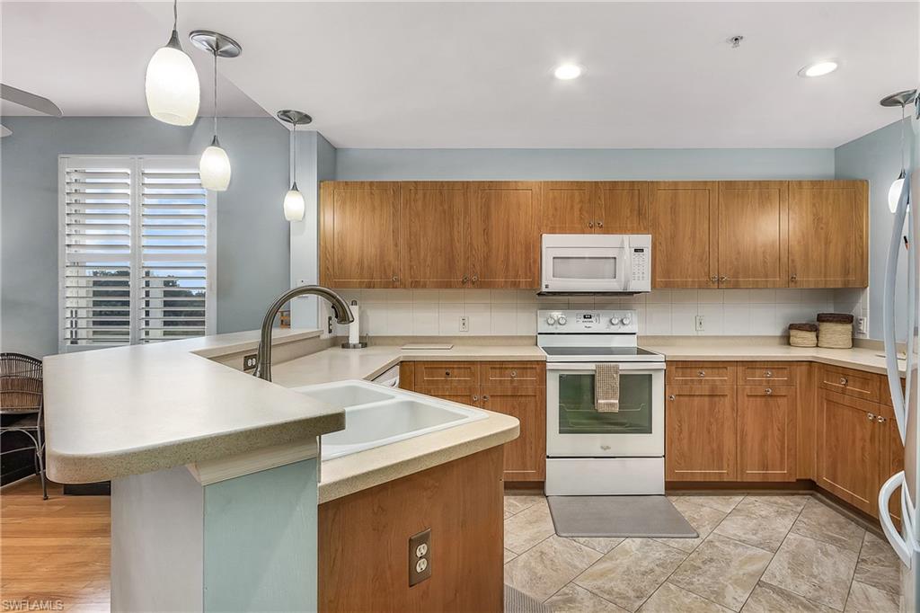 CLUBHOUSE VILLAS - Residential