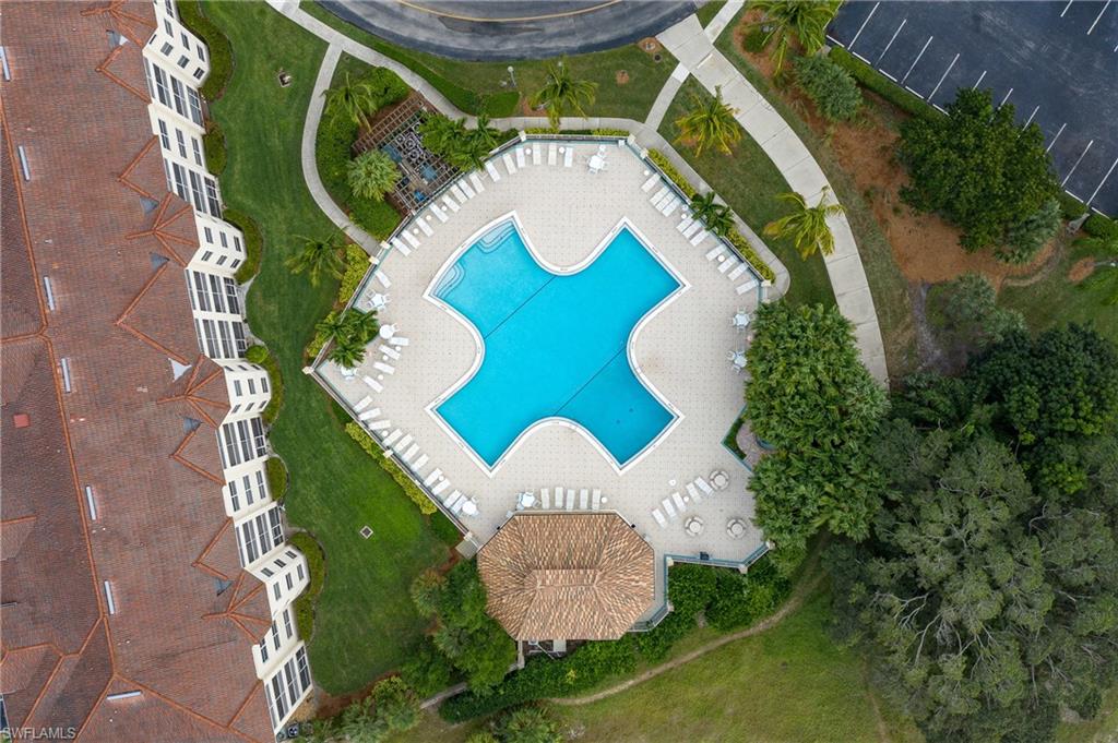 CLUBHOUSE VILLAS - Residential