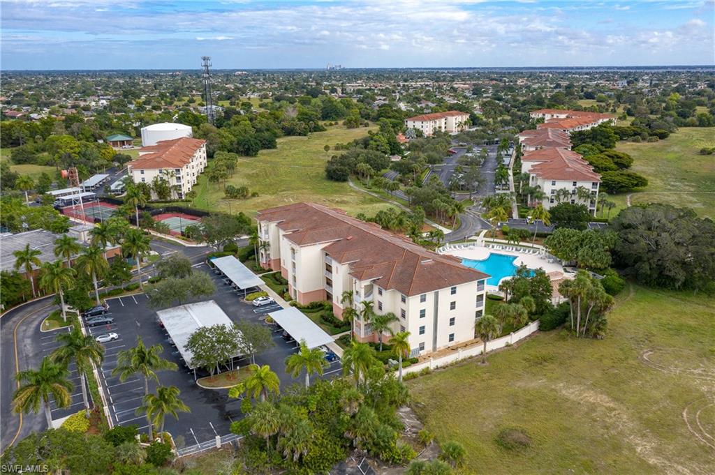 CLUBHOUSE VILLAS - Residential