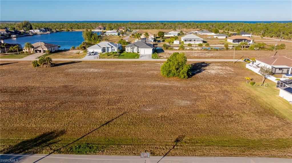 CAPE CORAL - Land