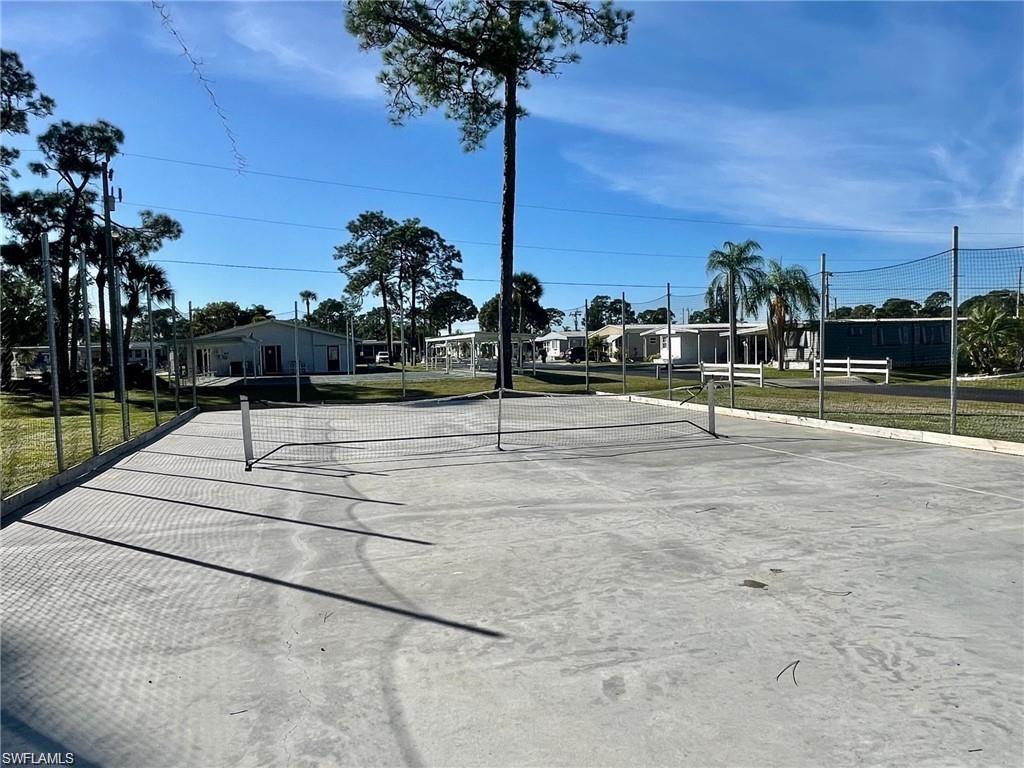 LAZY DAYS MOBILE VILLAGE - Residential