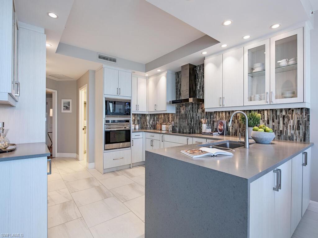 CARLYSLE AT BAY COLONY - Residential