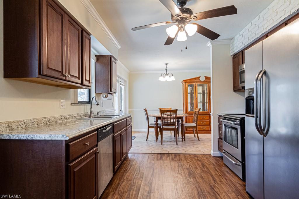 SAN CARLOS PARK - Residential