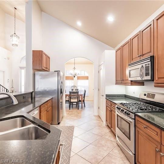 MOODY RIVER ESTATES - Residential Lease