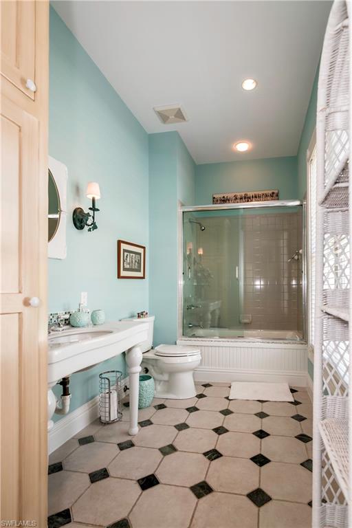 BAREFOOT BEACH - Residential