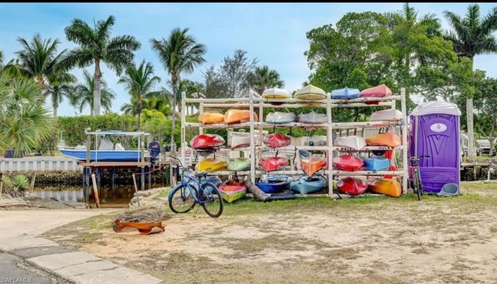 HOLIDAY MANOR - Residential