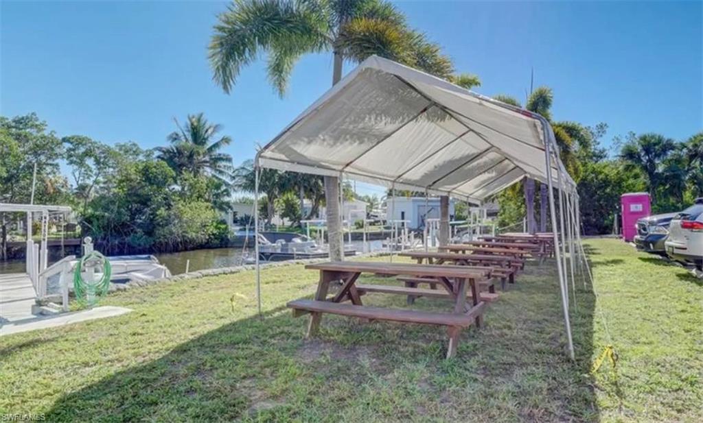 HOLIDAY MANOR - Residential