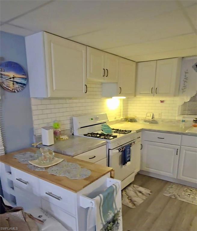 HOLIDAY MANOR - Residential