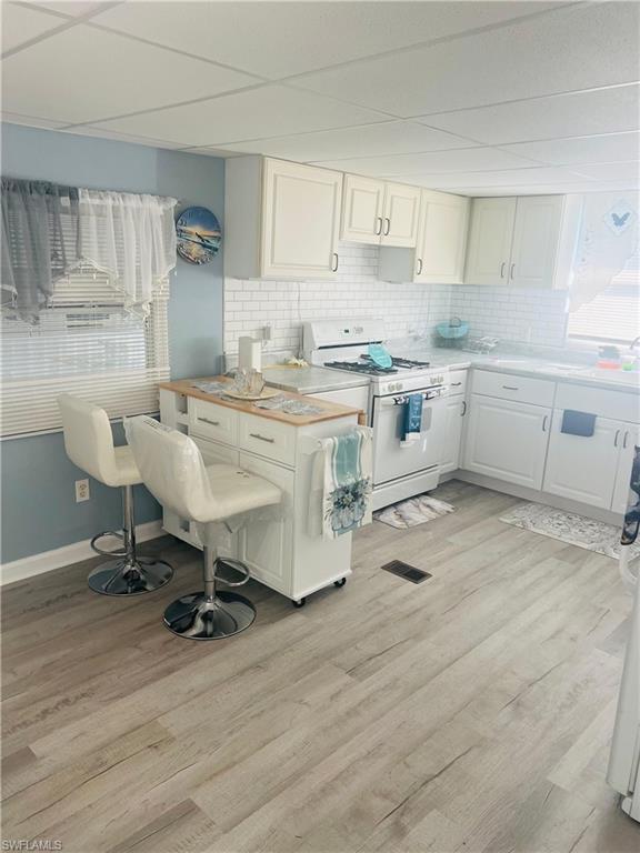 HOLIDAY MANOR - Residential