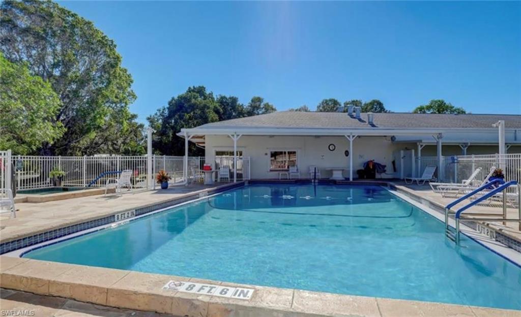 HOLIDAY MANOR - Residential