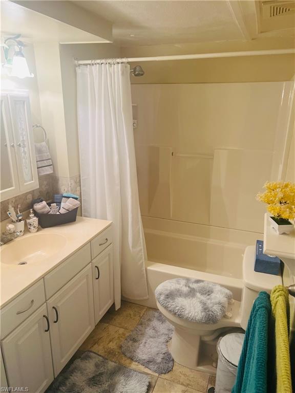 HOLIDAY MANOR - Residential