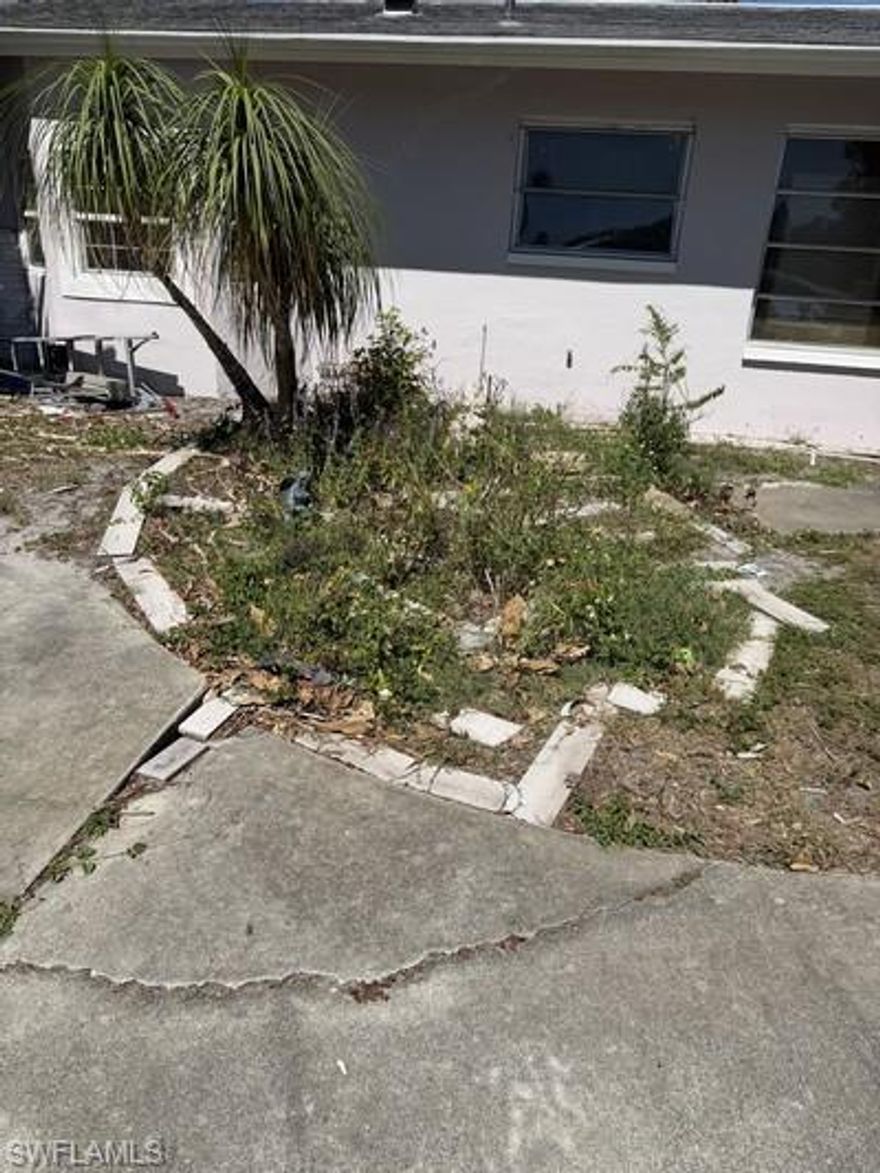 FIXER UPPER LOOKING FOR A NEW OWNER TO DO A FULL RENOVATION OF THIS POOL HOME WITH FULL LANAI CAGE AND HUGE/OVERSIZED CORNER LOT. NO HOA FEES. NO ASSOCIATION APPROVAL. GREAT OPPORTUITY FOR SOMEONE WITH A VISION OF THE POTENTIAL WITH THIS HOME!