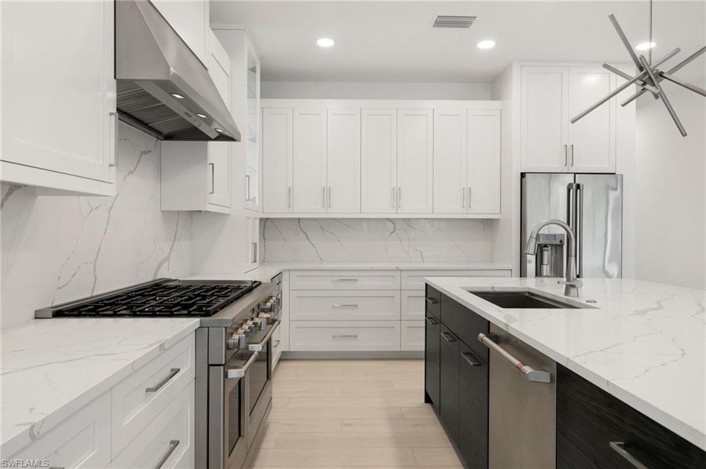 HIDEAWAY BEACH - Residential