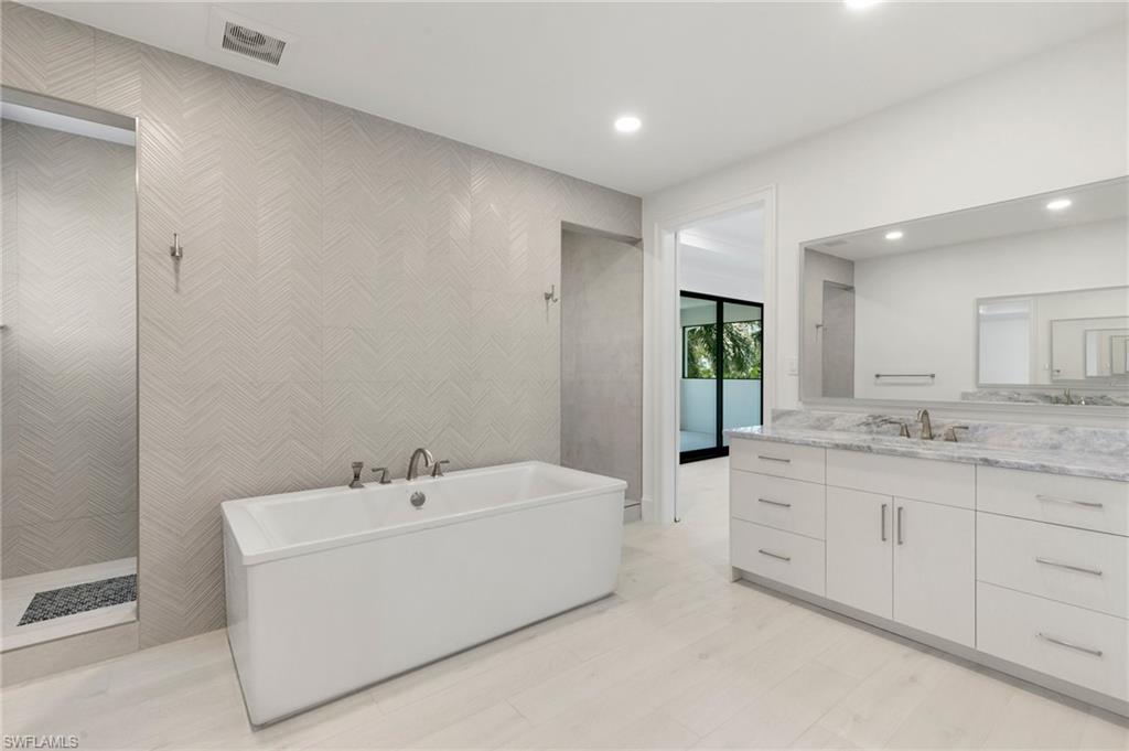 HIDEAWAY BEACH - Residential