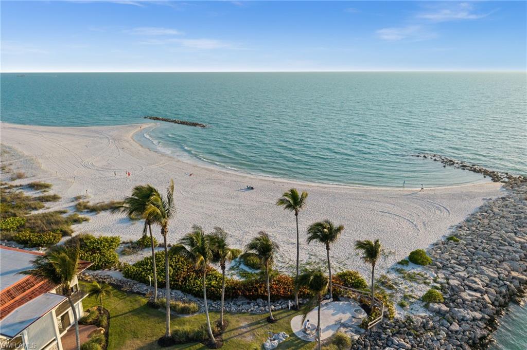 MOORINGS - Residential