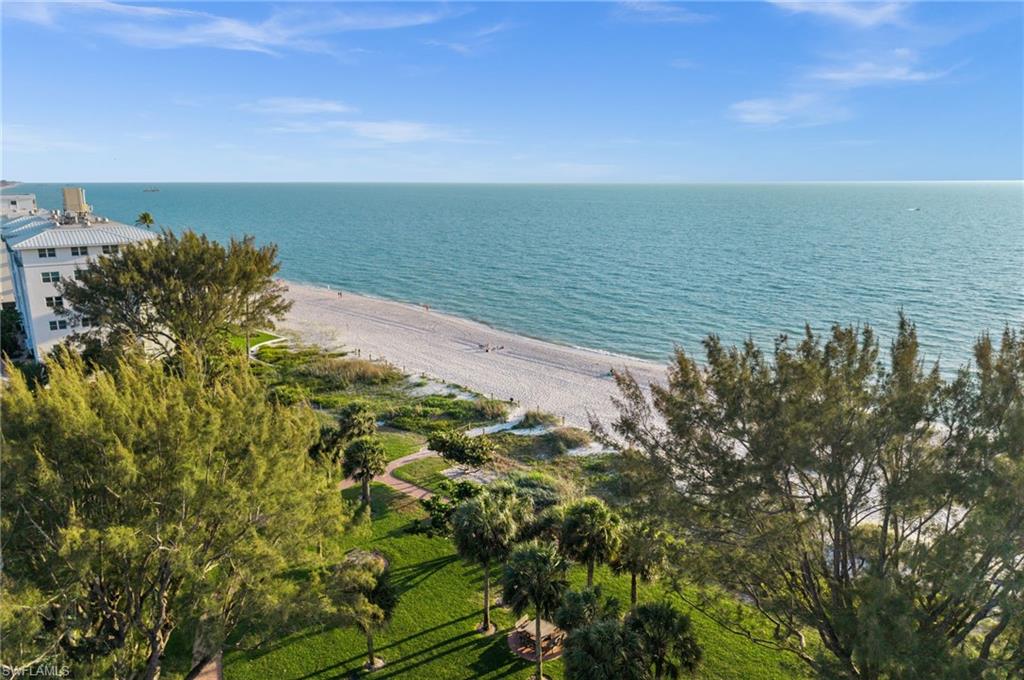 MOORINGS - Residential