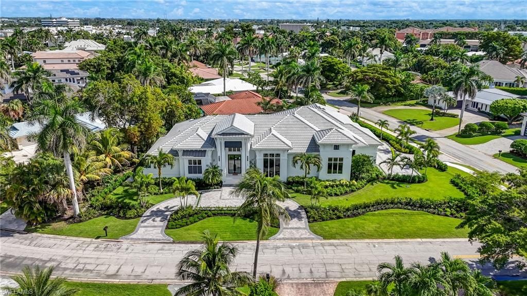 Photo of 710 Willowhead DR, NAPLES, FL 34103 (MLS # 225073371)