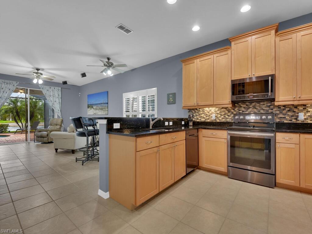 MAGNOLIA LAKES - Residential