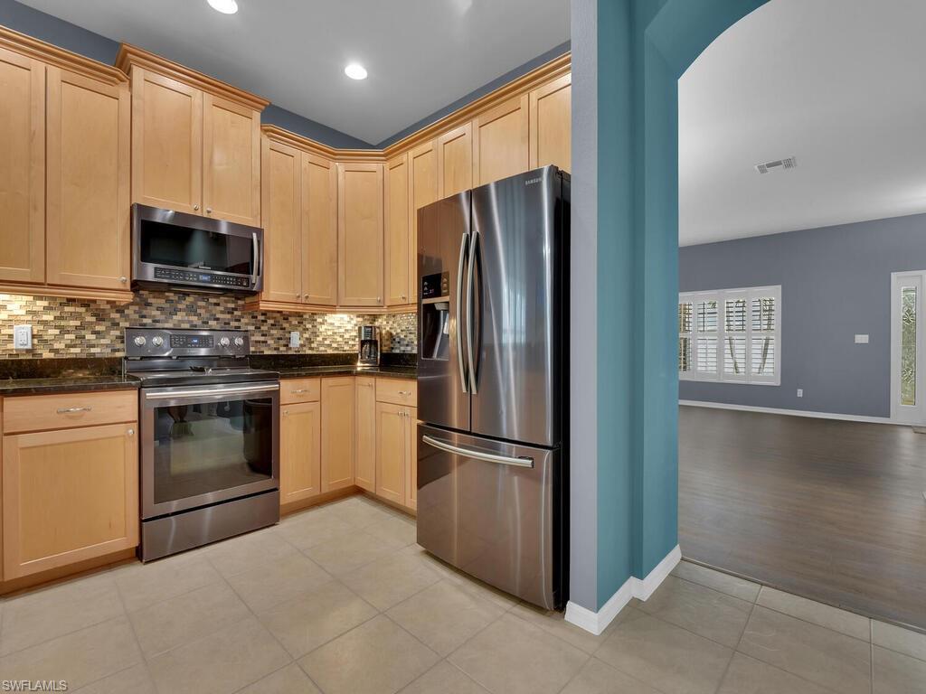 MAGNOLIA LAKES - Residential