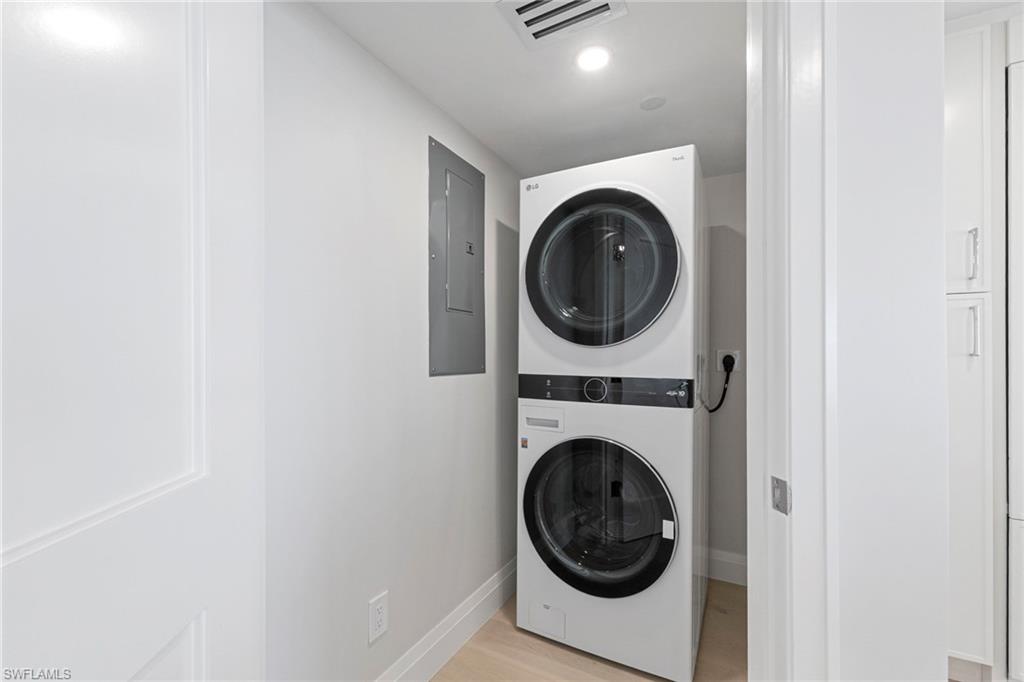 ADMIRALTY POINT - Residential