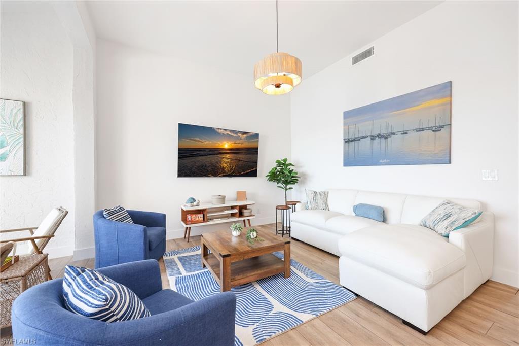 LAKESIDE GARDENS - Residential Lease