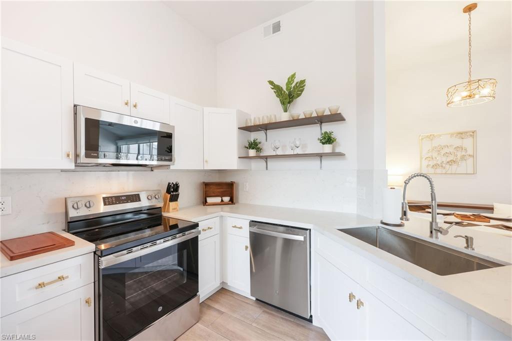 LAKESIDE GARDENS - Residential Lease