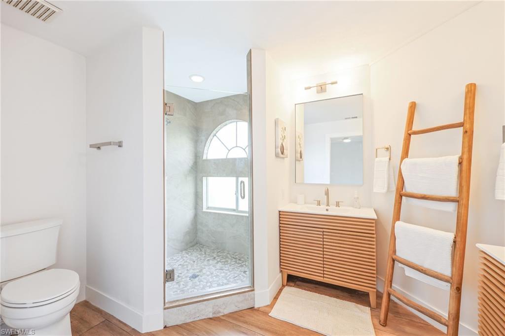 LAKESIDE GARDENS - Residential Lease