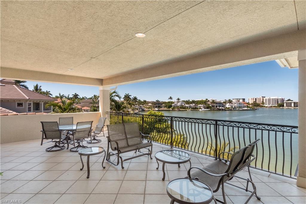 MOORINGS - Residential