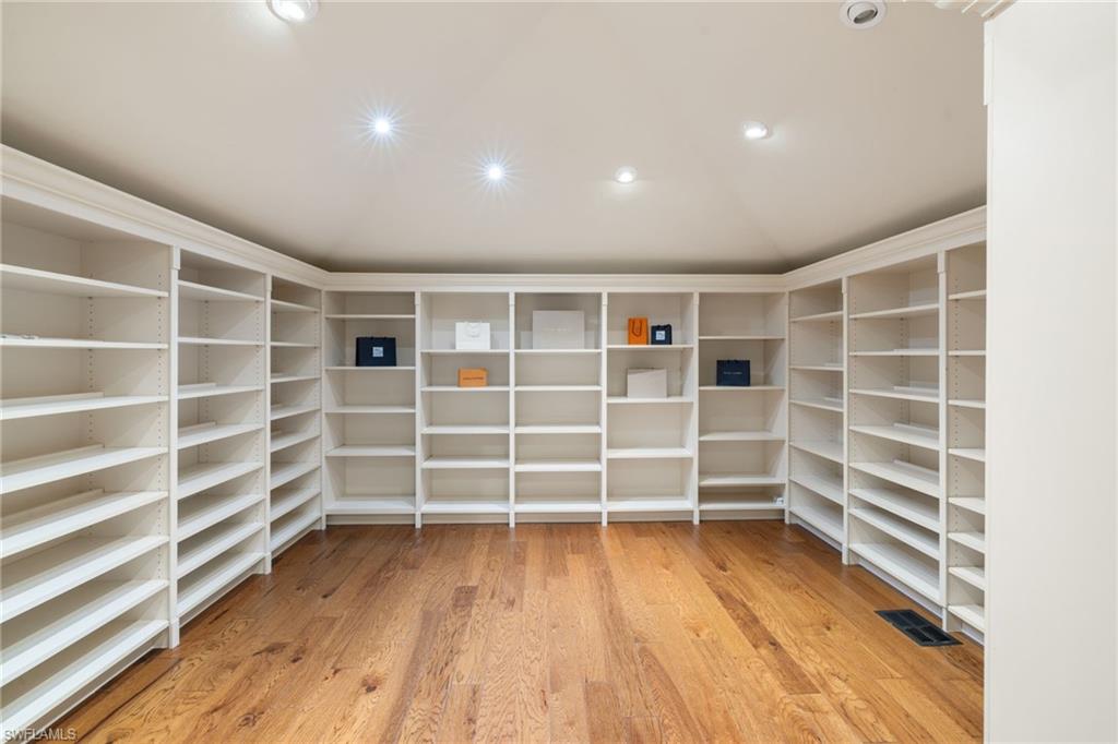 BAREFOOT BEACH - Residential