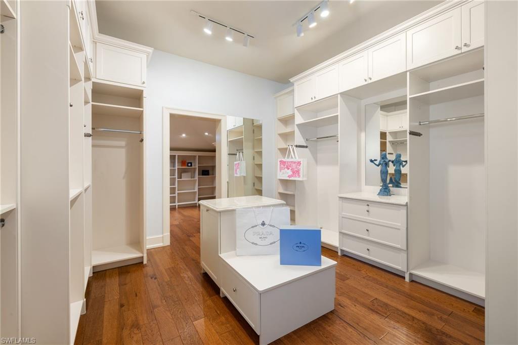 BAREFOOT BEACH - Residential