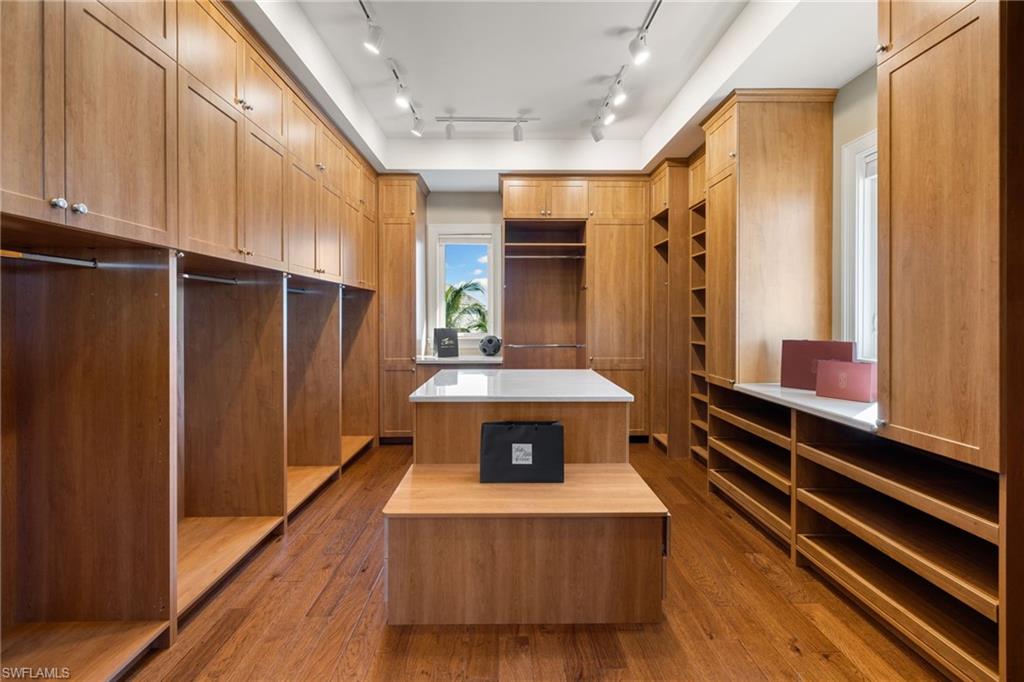 BAREFOOT BEACH - Residential