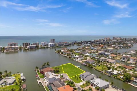 371 Bayside AVE NAPLES FL 34108