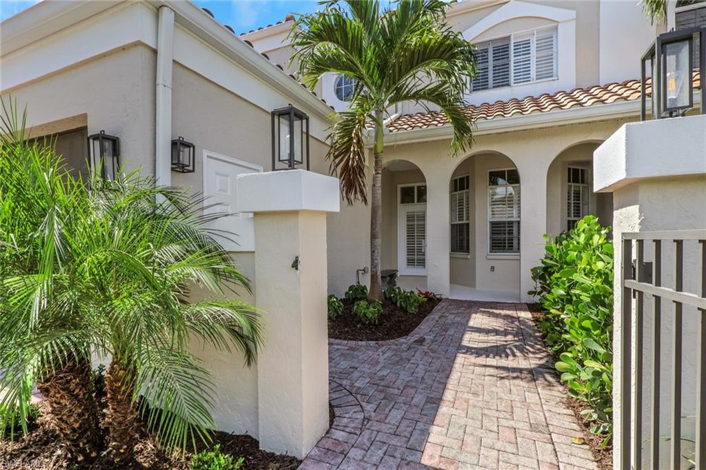 Photo of 4872 W Boulevard CT, NAPLES, FL 34103 (MLS # 226028016)