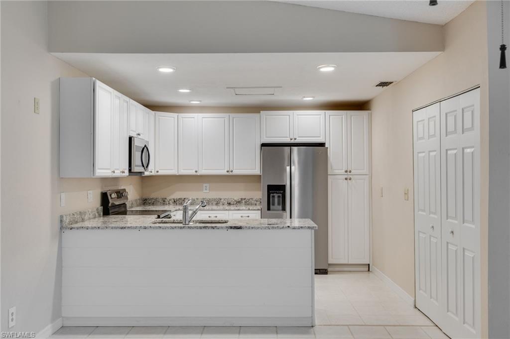 FOXMOOR LAKES - Residential