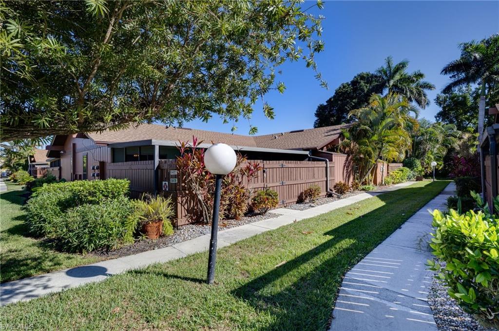 FOXMOOR LAKES - Residential