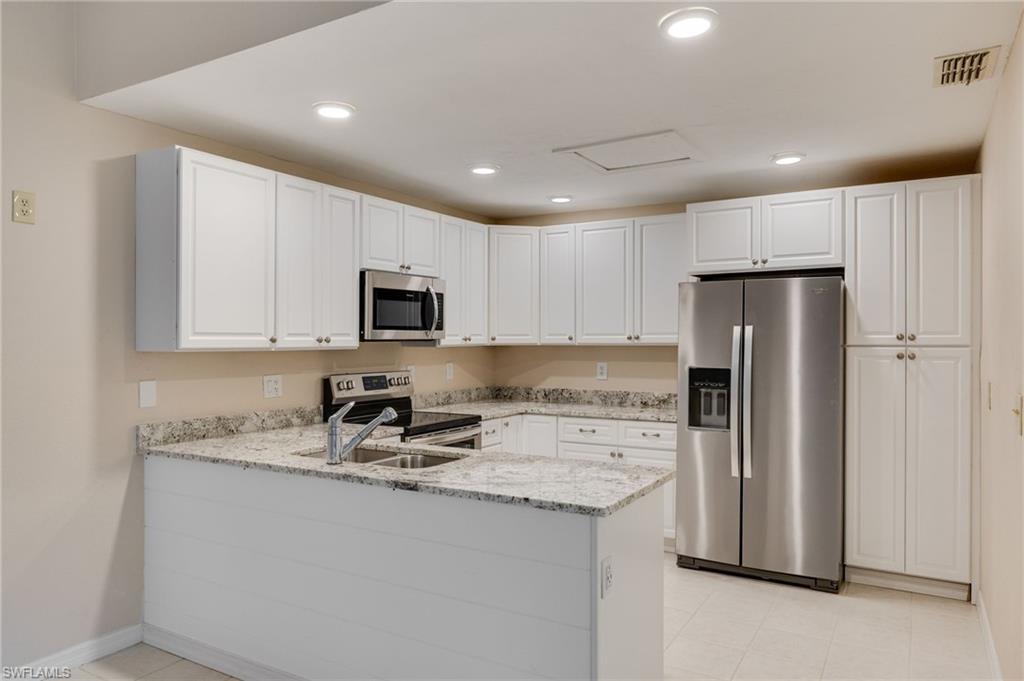 FOXMOOR LAKES - Residential