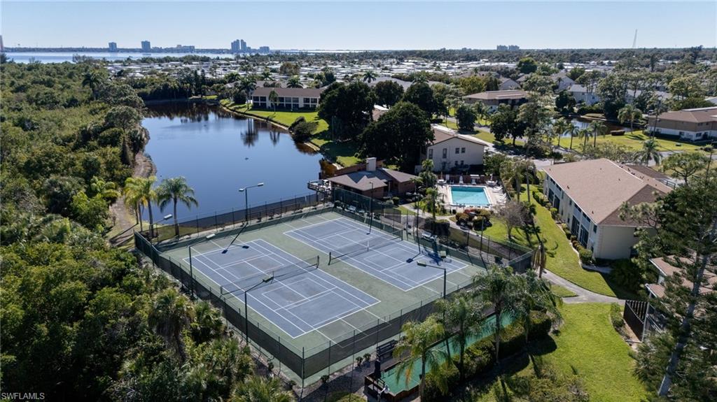 FOXMOOR LAKES - Residential