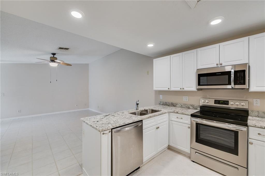 FOXMOOR LAKES - Residential