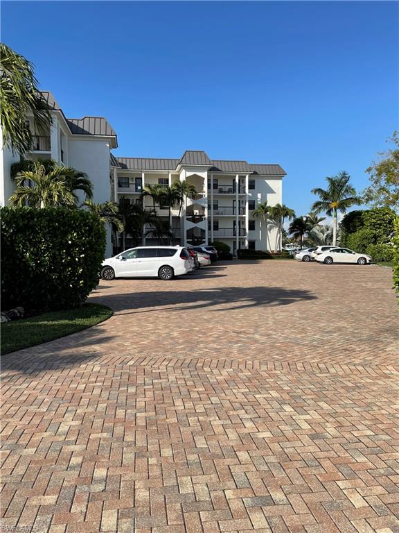 BREEZY POINT - Residential