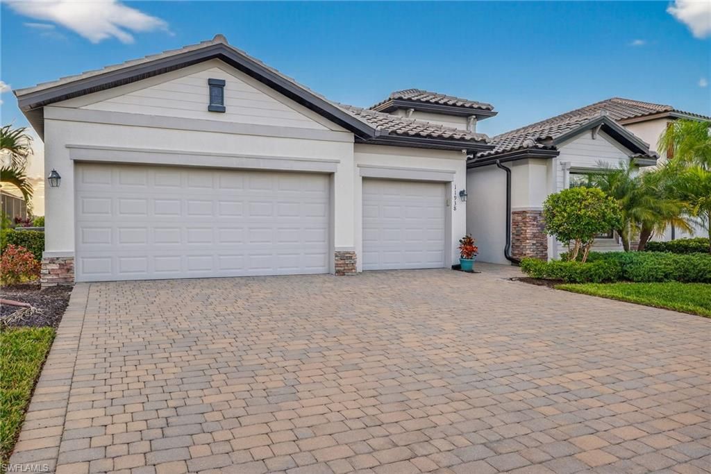 Photo of 11938 Bay Oak DR, FORT MYERS, FL 33913 (MLS # 225083846)