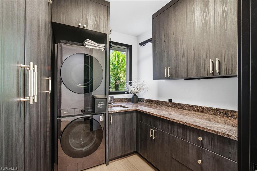 OYSTER BAY - Residential