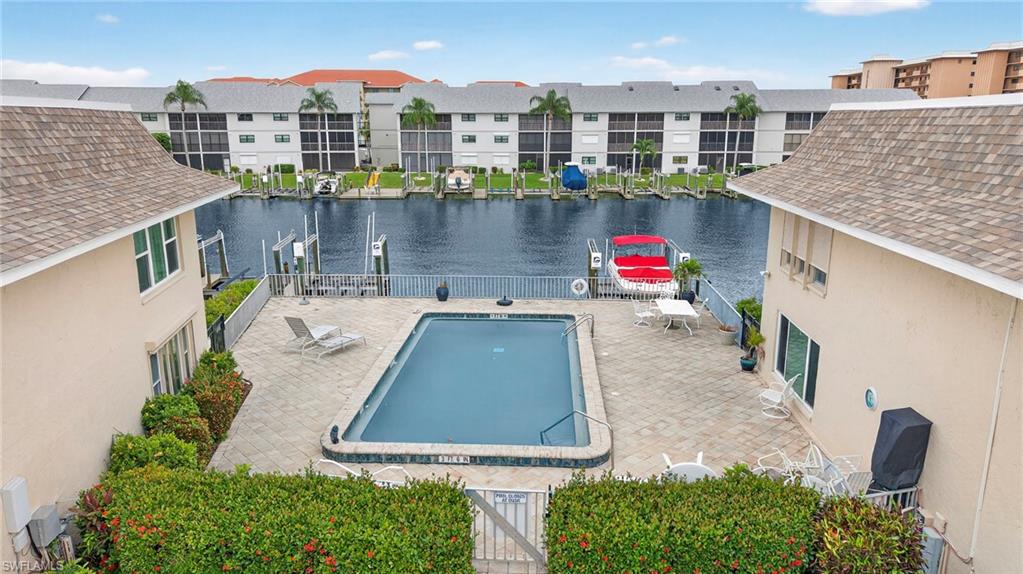 COMMODORE CONDO - Residential