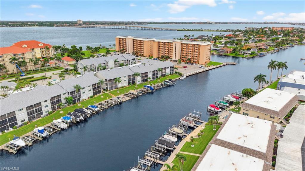 COMMODORE CONDO - Residential