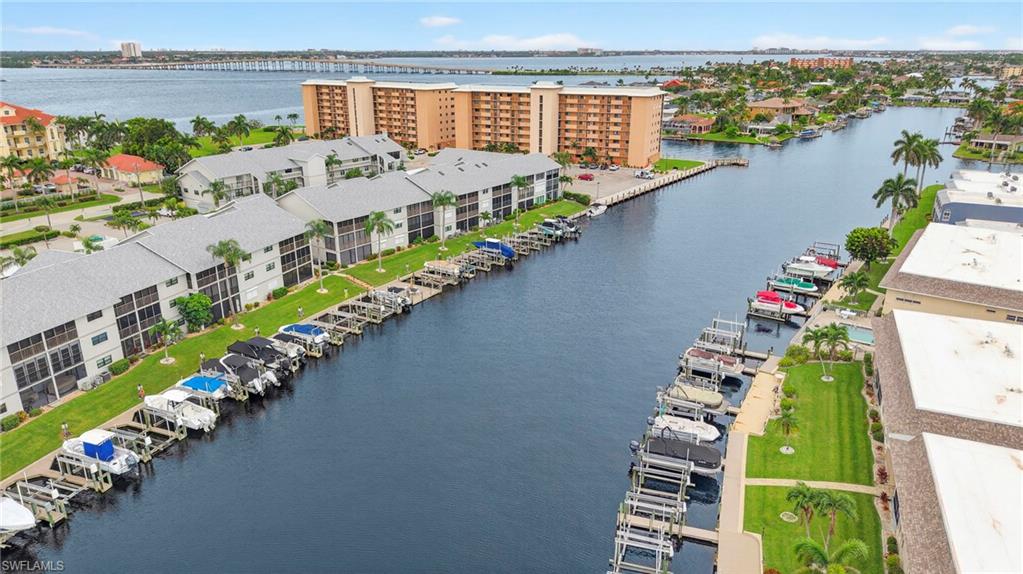 COMMODORE CONDO - Residential