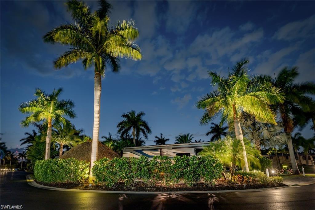 NAPLES MOTORCOACH RESORT - Land