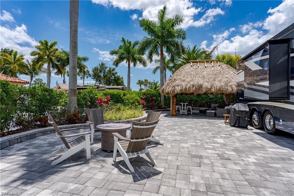 NAPLES MOTORCOACH RESORT - Land