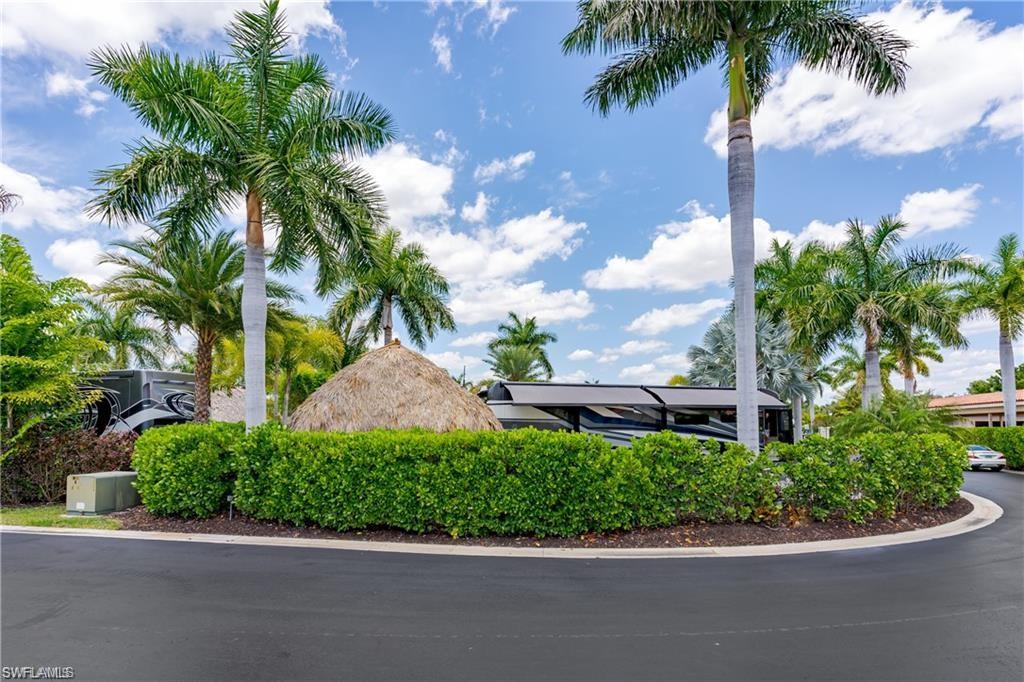 NAPLES MOTORCOACH RESORT - Land