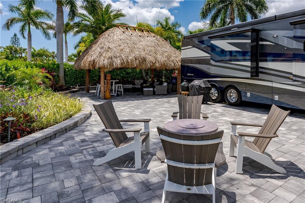 NAPLES MOTORCOACH RESORT - Land