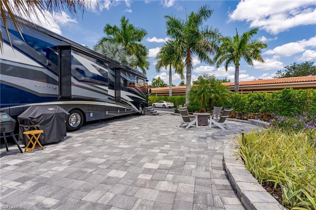 NAPLES MOTORCOACH RESORT - Land